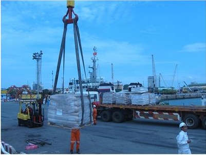 tally_of_cargo_jumbo_bags_pallet_on_loading_at_Port_tallying_men_clerk_Vietnam_Asia_AIM_Control